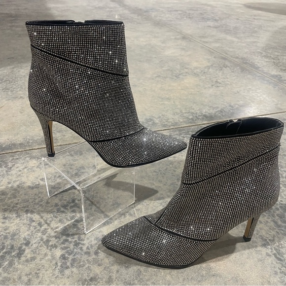 White House Black Market- SZ 7.5 NWOT Rhinestone Booties - Picture 1 of 10